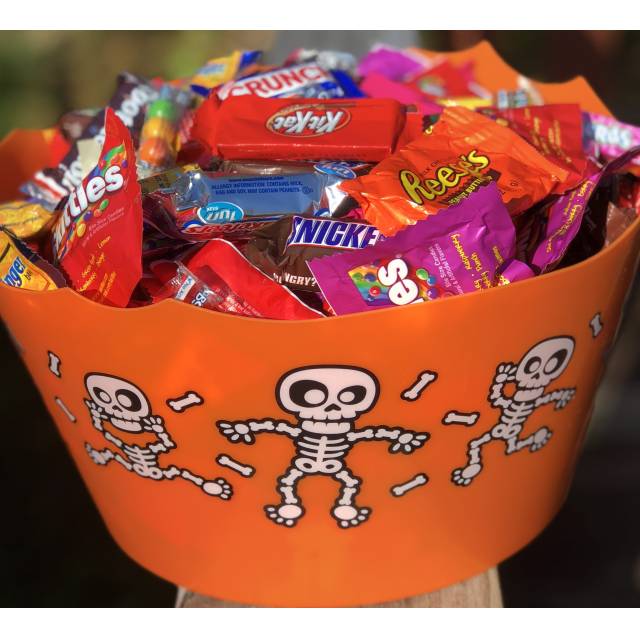 Halloween Bowls filled w/ Candy