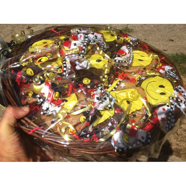 Huge Gift Basket w/ 4 DZ cookies