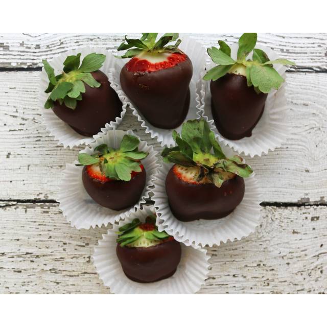 6 Chocolate Covered Strawberries