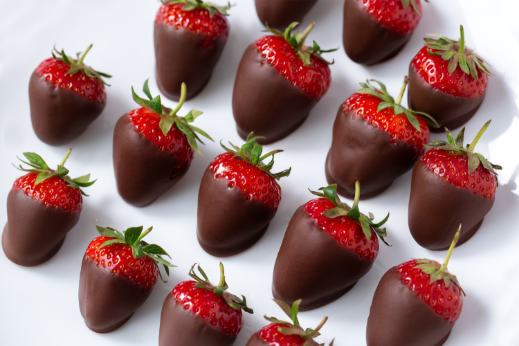 Gift Basket w/  Chocolate Strawberries